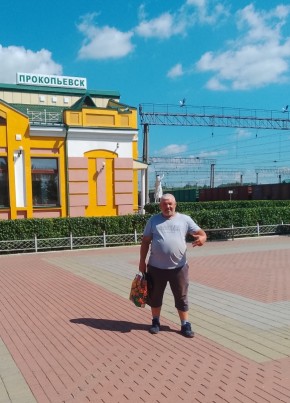 Степан Алексееви из Бийска 46 лет