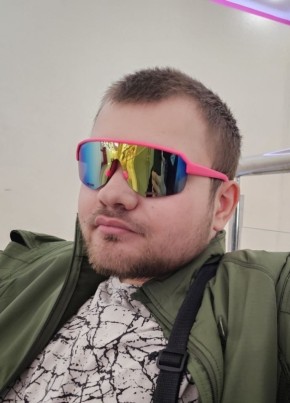 Максим из Москвы 18 лет