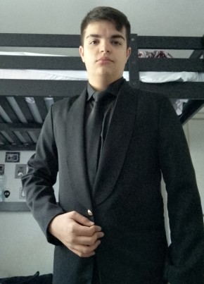 Andrea из La Spezia 19 лет