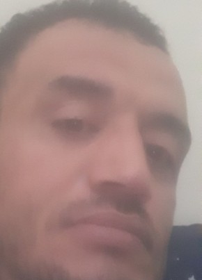 Hakim, 40, People’s Democratic Republic of Algeria, Oran