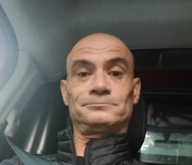 Renaud, 51, Brussels