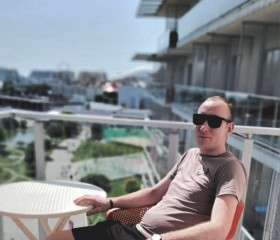 Evgeniy Murtazin, 27, Brussels