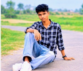 Unknown, 18, Gorakhpur (Uttar Pradesh)