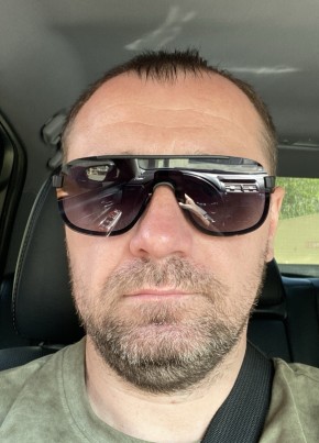 Максим из Краснодара 44 года