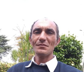 Roberto, 40, Camacha