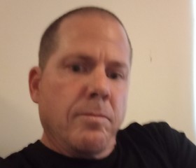 Dd, 48, Brisbane