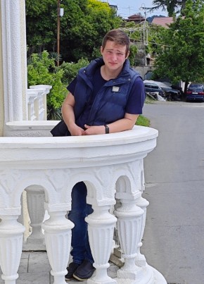 Михаил из Адлера 21 год