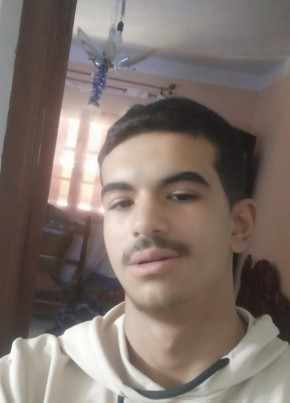 Amdged, 19, People’s Democratic Republic of Algeria, Hassi Messaoud