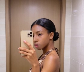 Adelina, 19, Luanda