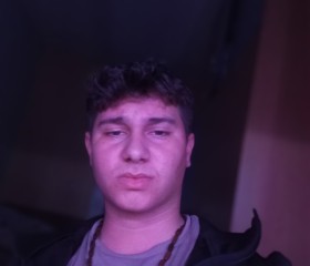 Nikos, 19, Athens
