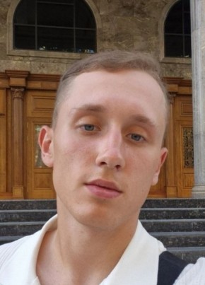 Артем из Душанбе 21 год