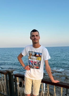 Антон из Новотроицка 23 года