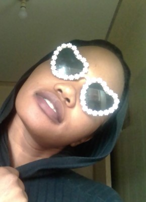 Zainab из Nairobi 20 лет