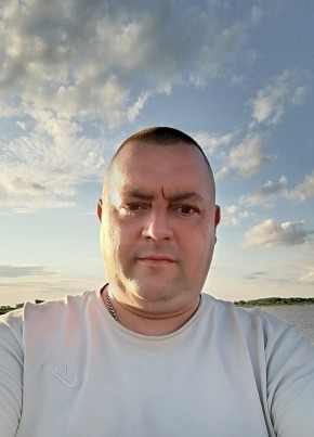 Михаил из Великого Новгорода 42 года