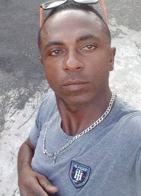 Lucas, 40, República Federativa do Brasil, Varginha