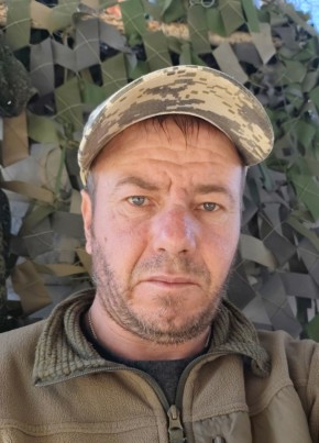 Олег из Каховки 44 года
