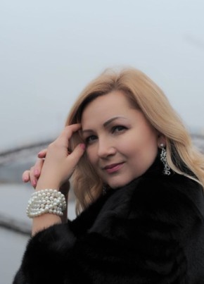 Iryna , 51, Україна, Новомосковськ