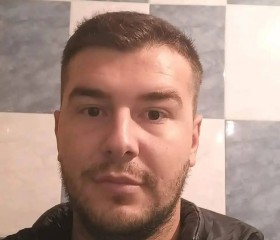 Beniamin Ioniță, 26, Bucharest