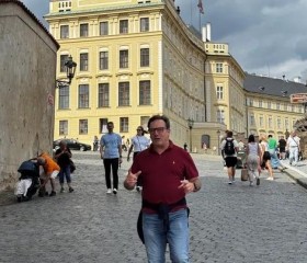 Aleksey, 59, Paris