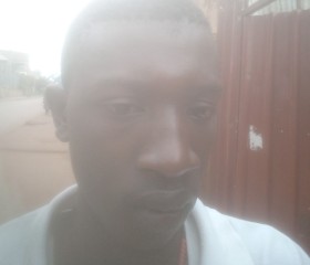 Brian, 22 года, Kampala