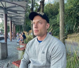 Evgeniy, 37, London