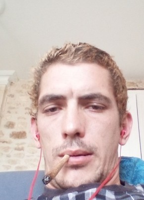 Sébastien, 32, République Française, Saintes