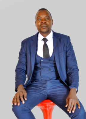 Dr Sydney sitali из Lusaka 42 года