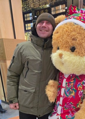 Сергей из Артема 44 года