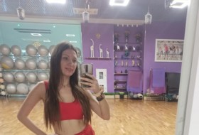Elena, 35 - Just Me