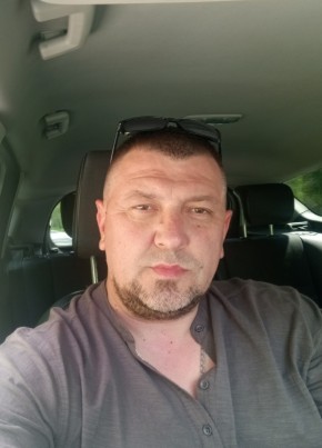 Роман из Москвы 46 лет