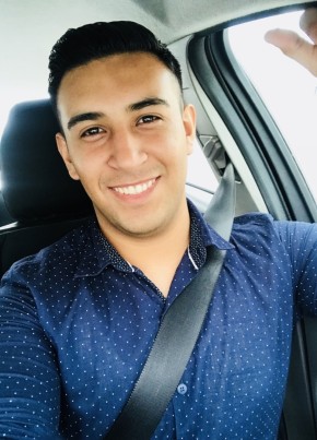 Roberto Gzz, 25, Estados Unidos Mexicanos, Guadalupe (Estado de Nuevo León)