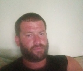 Ricard, 36, Sellye