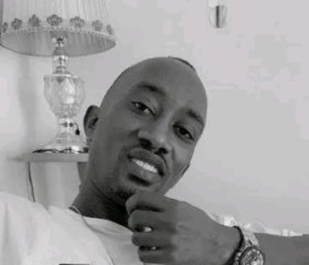 yannick, 24, Kigali