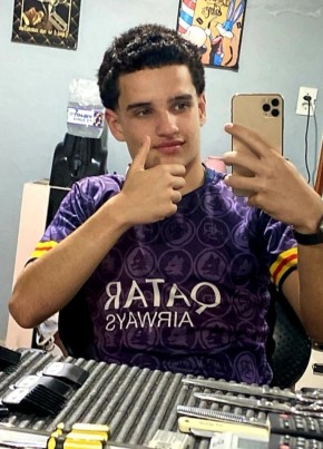Lucas из São Leopoldo 21 год
