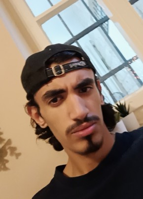 Ismail из عمان 19 лет