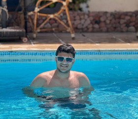 عمؤ العطار, 21, Qina