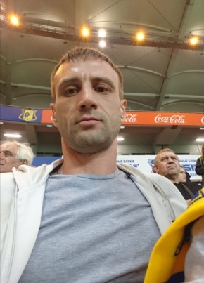 Максим из Ростова-на-Дону 44 года