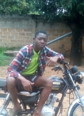 Eduardo, 20, República de Angola, Luena