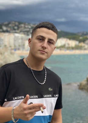 Enzo, 22, République Française, Saint-Priest