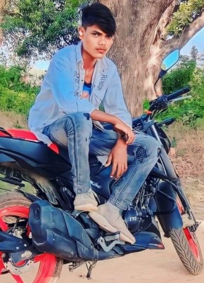 Raja ji, 19, India, Gorakhpur (State of Uttar Pradesh)