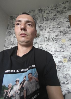 Денис Васиховски из Коврова 33 года