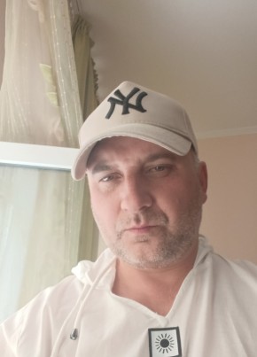 Aleksandr, 42, Russia, Yalta