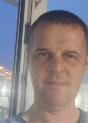 Роман из Сургута 44 года