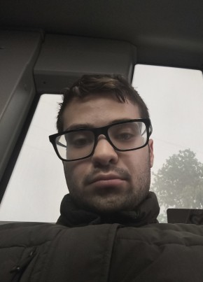 Mustafa из İstanbul 20 лет