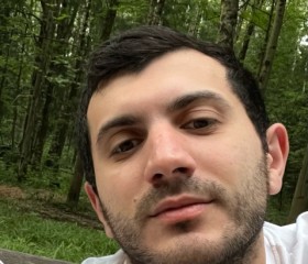 Artyem, 27, Vienna