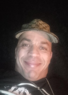 hassan из Lambeth 42 года
