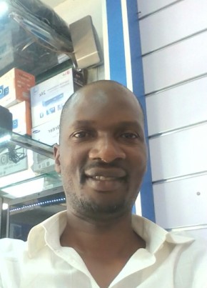 ssenyonjo Doug, 45, Uganda, Kampala