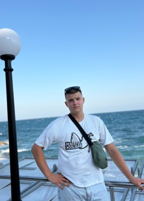 Илья из Севастополи 18 лет