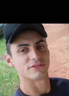 Vitor, 20, República Federativa do Brasil, Santa Maria