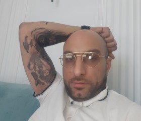 Tik, 40, Niort